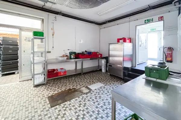 Arbeitsbereich der Immobilie: Produktionshalle mit vielseitigen Nutzungsmöglichk...