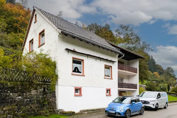 Ansicht_SO der Immobilie: Interessante Immobilie mit großem Grundstück im ruhige...